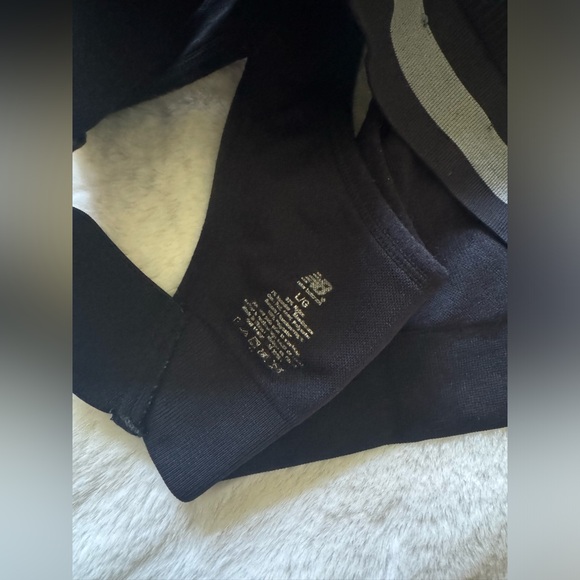 Black sports bra bundle - Picture 3 of 9